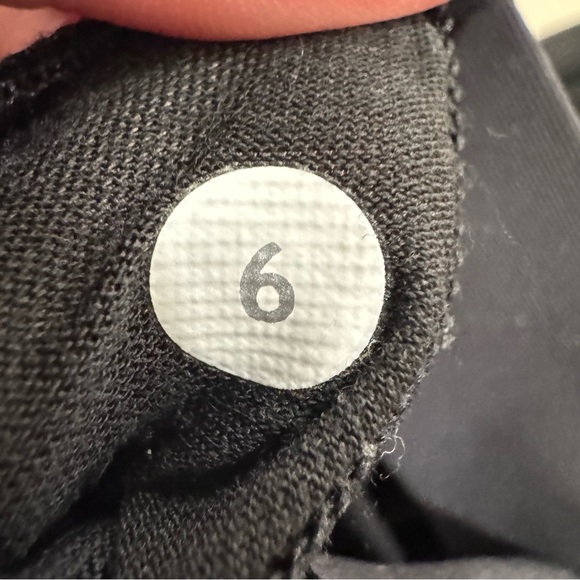 Lululemon Super Sport Tank Black Women's 6 V Neck Fitted Tank & Bra Activewear - Picture 14 of 14